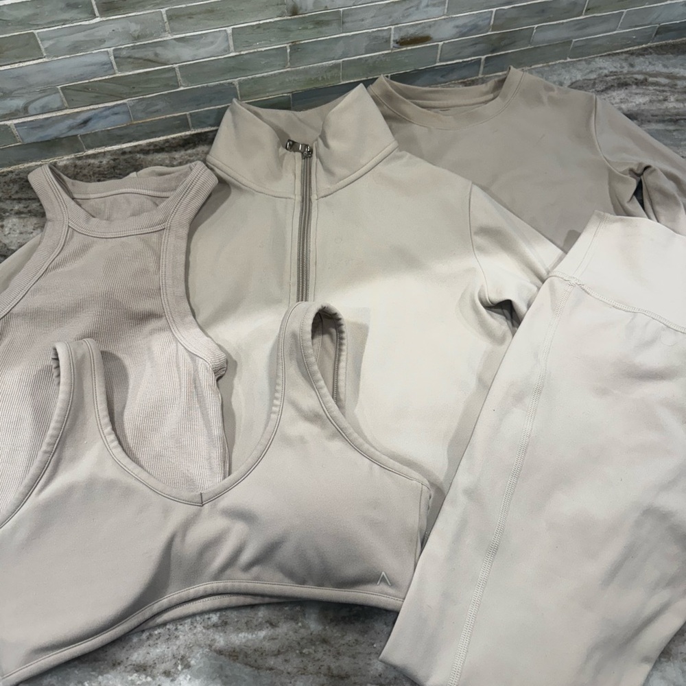 Acta wear 5 piece set!